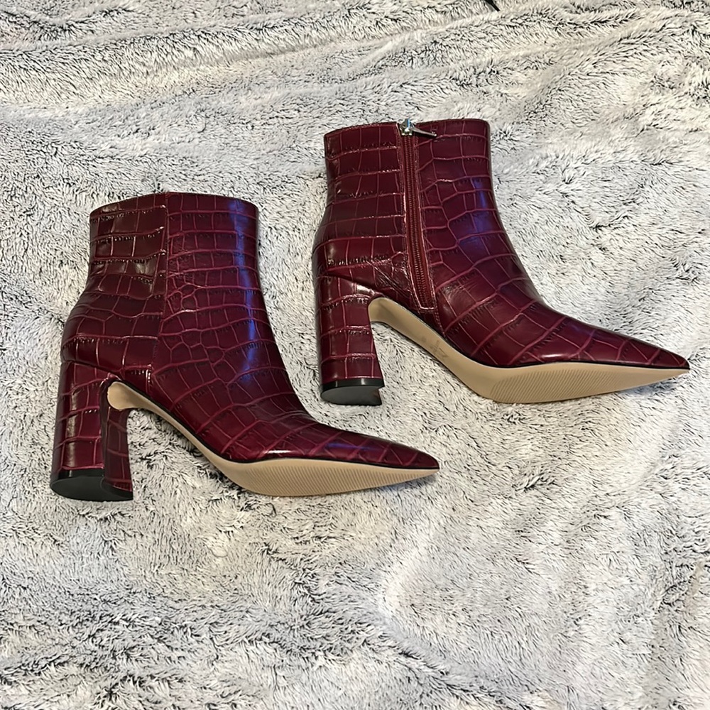 NWOT Marc Fisher Maroon Booties